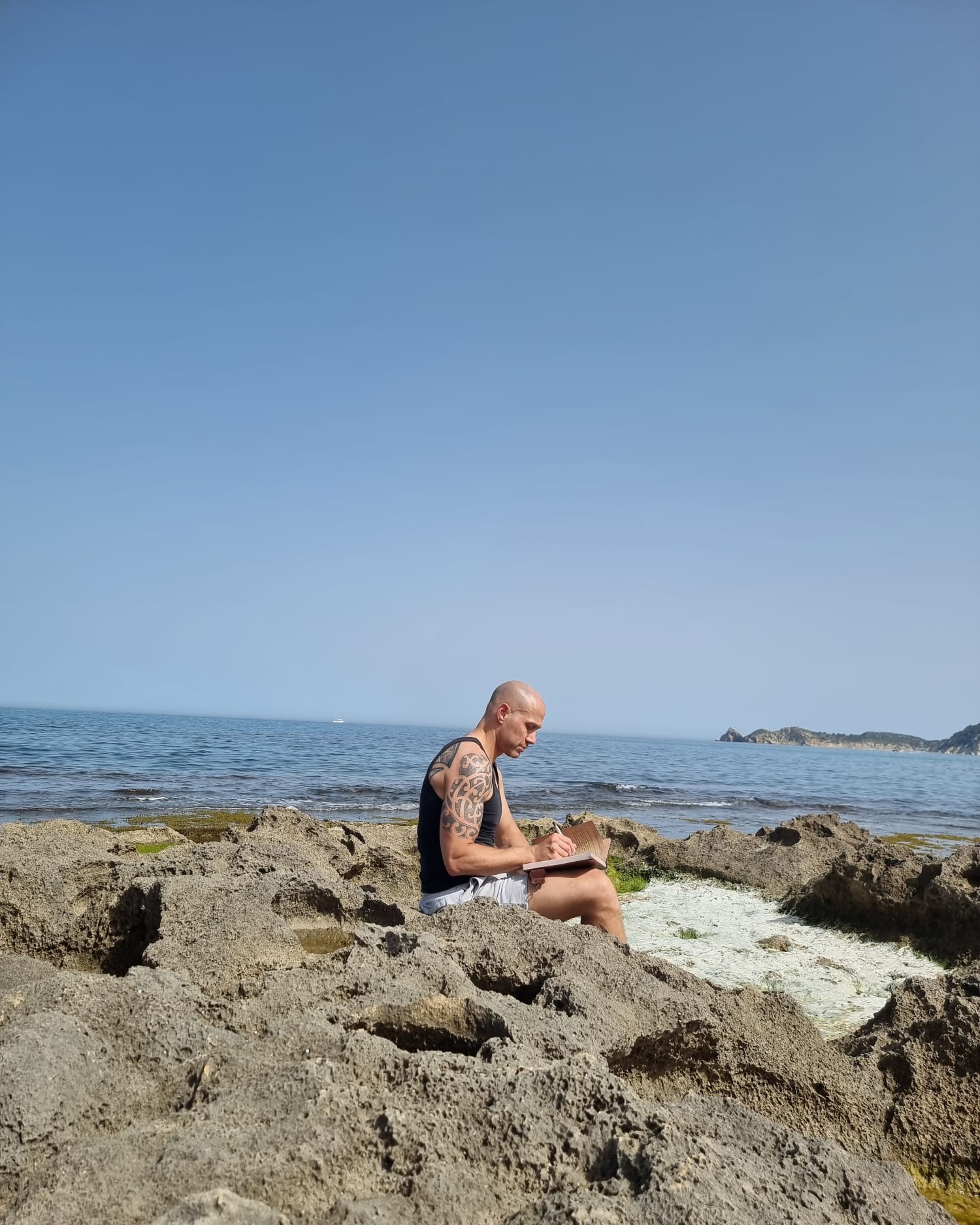 Pascal Speek on the rocks of Cap de la Nau, Jávea — private performance coaching on the Costa Blanca